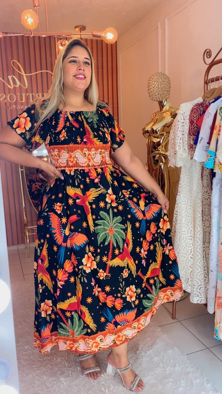 Vestido viscolinho preto floral